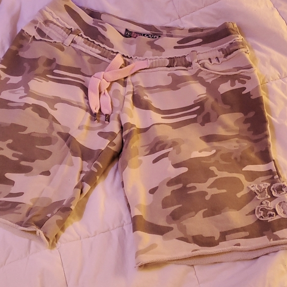 🦋 Vintage Volcom cargo shorts - Picture 1 of 5